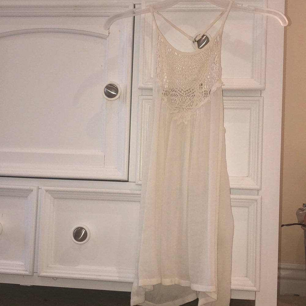 Hollister halter top! Never worn🖤